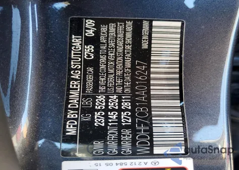 2010 Mercedes-Benz E 550 z USA, uszkodzony, nr VIN WDDHF7CB1AA016247